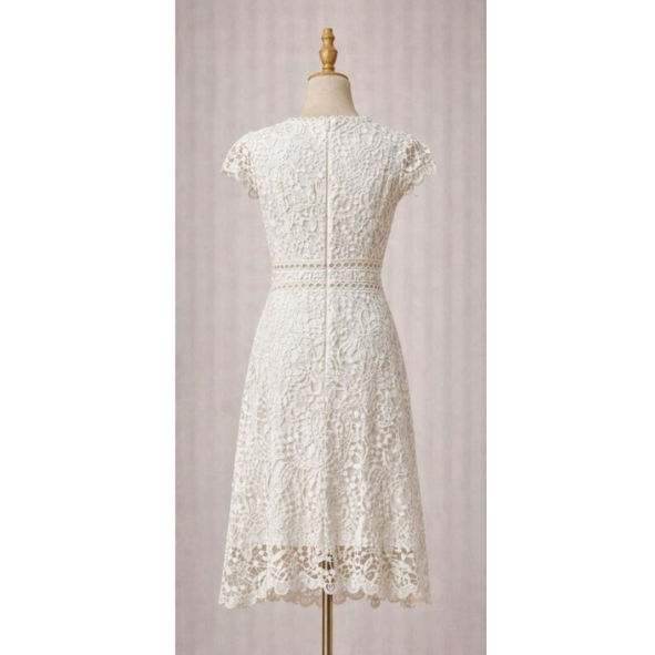 Preloved White Floral Lace Round Neck Midi Dress Brand: Eilly Bazar - Image 2