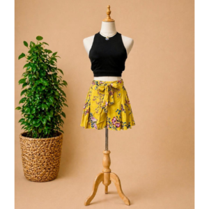 High-Waisted Tie-Front Bela Floral Shorts Brand: Bershka